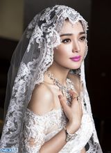 组图：秦岚登杂志封面 浪漫婚尚大片显极致纯美