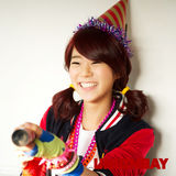 高清组图：韩组合KARA成员与李民基拍斑斓休闲写真