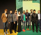 组图：徐正曦亮相时装周看秀 尽显时尚品味