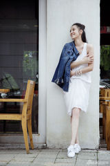 组图：宋佳封面大片曝光 恬淡清新演绎早秋时尚