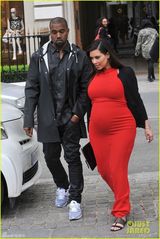 组图：卡戴珊怀孕大肚身材臃肿 红裙裹身贴男友