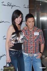 甄子丹夫妇秀恩爱 谢婷婷称与霆锋失去联系(图)