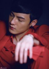 高清图：冯铭潮写真奔放不羁 雅痞范儿造型潮味十足