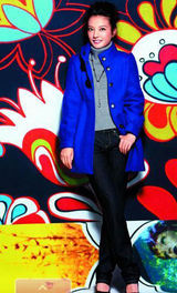 幻灯集：赵薇秀冬日暖装俏皮 青春气息逼人