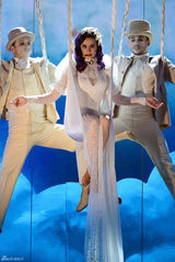 组图：凯蒂-佩里华服亮相公告牌音乐奖