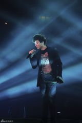 组图：陈晓东首穿渔网透视装HIGH爆全场