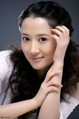 组图：蔡丹丹全新写真出炉 笑容清纯小露香肩