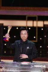 高清组图：黎耀祥荣膺视帝 自谦称从未奢望得奖