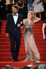 组图：《无法无天》戛纳首映 查斯坦米娅双姝竞艳