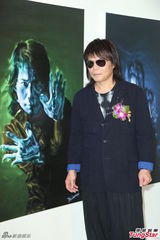 组图：摄影大师加纳典明开摄影展邀伍佰入镜