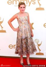 组图：艾美奖红毯 童星琪兰-席普卡甜美惹人爱