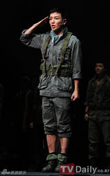 组图：SJ利特池贤宇参演歌舞剧展精湛演技