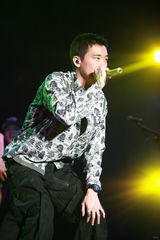 组图：热波音乐节首日 曲婉婷黄立行等献唱