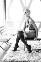 组图：查理兹-塞隆金发妖娆红唇美艳