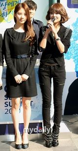 组图：少女时代全员甜美亮相 参加G20首尔峰会宣传