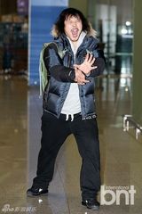 组图：Niel等随《少林寺》出发前往中国