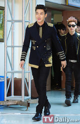 组图：SJ宣传个唱黑装帅酷 4月征战南美