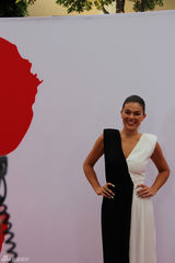 组图：《赤焰战场2》首映 威利斯陷三角恋