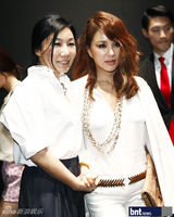 组图：韩星孔孝真严正花等明星出席首尔时装秀