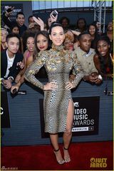 组图：MTV红毯女星水果姐秀牙套ladygaga扮人鱼