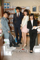 幻灯图：金素妍朴施厚等参加《检察官公主》拍摄