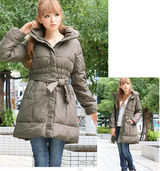 组图：中北成美穿羽绒服拍写真秀冬日甜美搭配