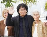 组图：韩国导演首做评委 奉俊昊率“金摄影机”奖评审现身