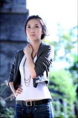 幻灯图：邹涵虹全新秋日写真 展邻家女孩清澈气息