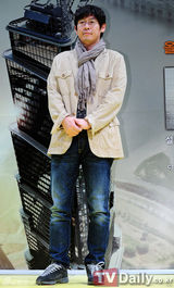 组图：韩星孙艺珍薛景求宣传新片《巨塔》