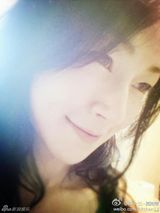 组图：43岁万绮雯容颜不老似花季少女