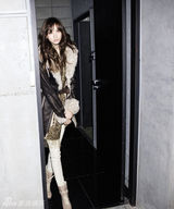 组图：韩星韩孝珠服饰写真 演绎40款冬装搭配