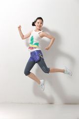 高清图：颜丹晨登《时尚健康》 气质清新朝气蓬勃