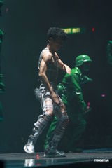 高清组图：许志安香港性感开唱 郑秀文现身不许求婚