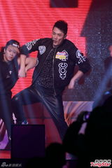 组图：容祖儿否认妒忌王菀之夺奖 陈奕迅力挺