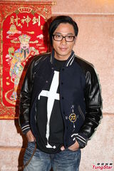 组图：《醋娘子》杀青 胡杏儿春节与家人游日本