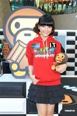 组图：蔡颖恩携手陈嘉宝助阵时尚品牌店开幕