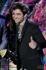 组图：《暮光》领跑2011MTV电影奖 帕丁森热吻泰勒