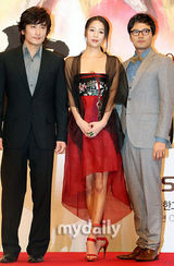 幻灯图集：车仁表宣传《名家》 韩高恩火红装复古