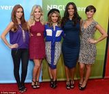 组图：女星莫莉-金大片红唇性感 超短裙秀美腿