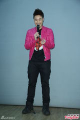 组图：潘玮柏摇下体跳哈林摇 对新恋情没有期待