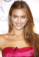 高清图：C罗女友伊莉娜-莎伊克低胸礼服秀性感