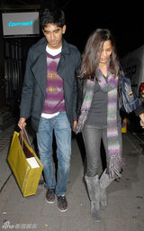 高清组图：《贫民富翁》情侣伦敦秀浪漫