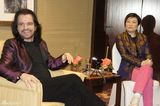 组图：音乐家雅尼生活写真 与中国结不了情