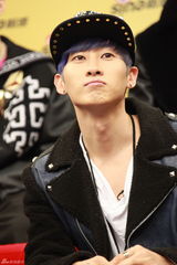 高清组图：SJ-M做客争开微博 玩转网络流行语