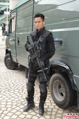 组图：新剧《飞虎II》开工 马德钟拍戏不忘耍帅