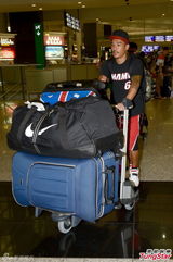 组图：张柏芝胞弟独自返港 拒回应迅锋恋