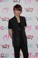 组图：韩星金在中开发布会 优雅亮相帅气魅惑