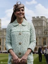 组图：凯特王妃视察童子军演习 小腹微凸孕味足