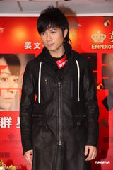 组图：《子弹》香港首映 刘嘉玲以粉丝身份进组 