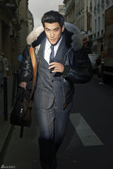 组图：李治廷巴黎街头浪漫演绎动感时尚